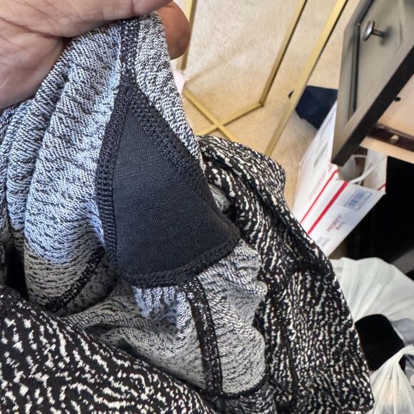 Lululemon Run: Inspire Tight II – Laser Cut | Black/White Static/Ziggy Print 6 - Picture 11 of 12
